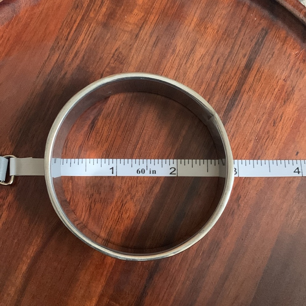 Beige shell bangle - Picture 2 of 3